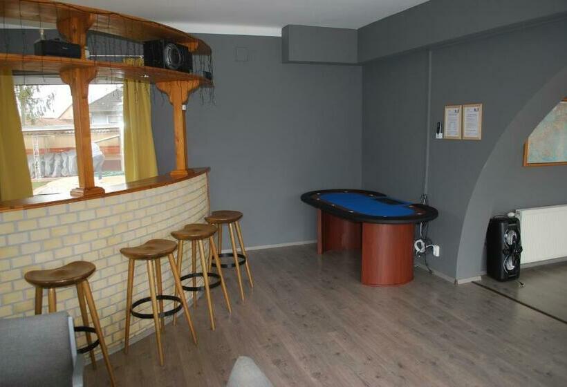 مبيت وإفطار Casa Napsugár Panzió