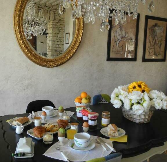 Bed and Breakfast Oustau De Piera