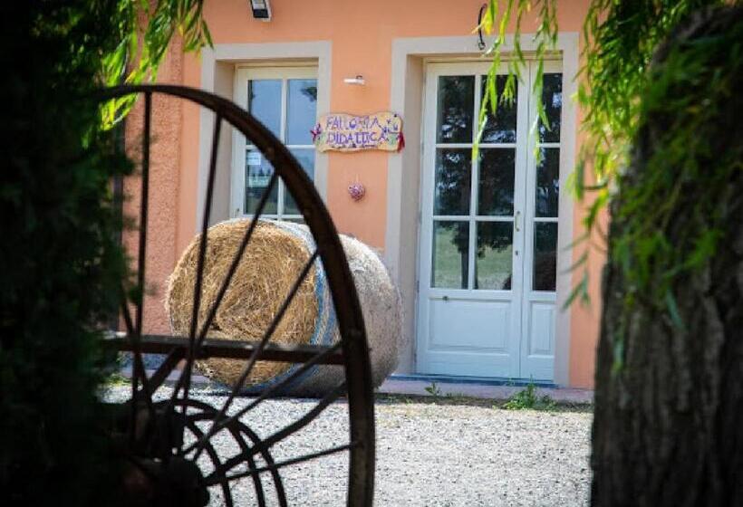 فندق Agriturismo La Valle Della Lavanda   Podere Mezzastrada