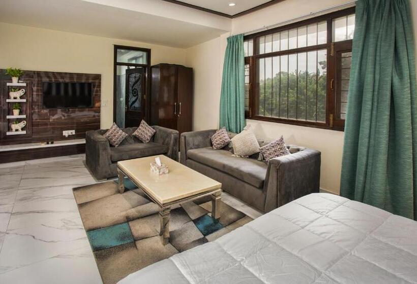 Отель Avanti Retreat Farm Stay