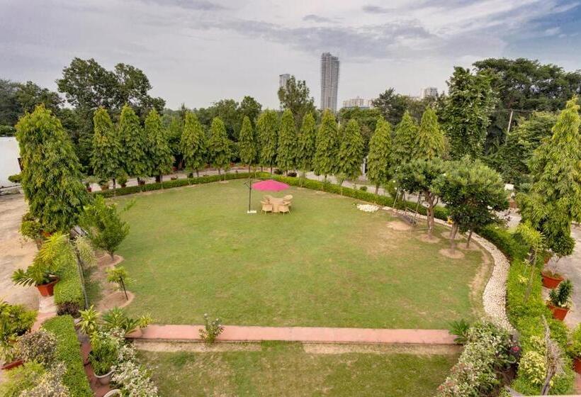 Отель Avanti Retreat Farm Stay