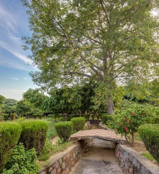 Отель Avanti Retreat Farm Stay