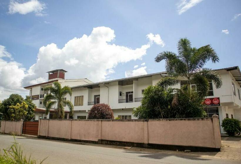 Отель Chamaya Holiday Inn