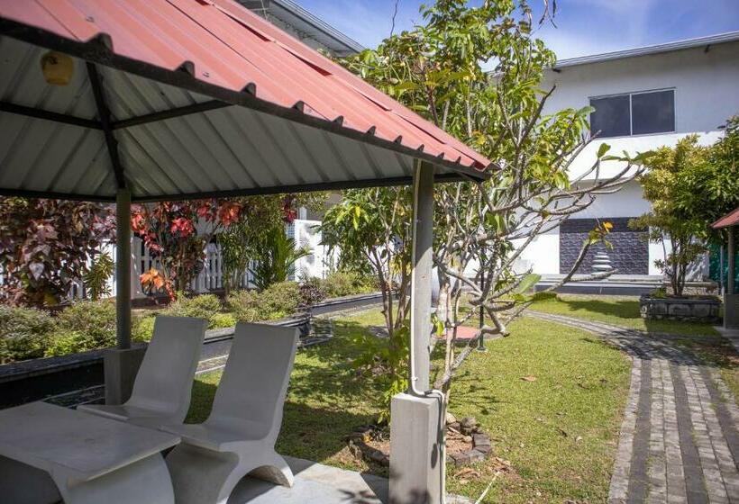 Отель Chamaya Holiday Inn