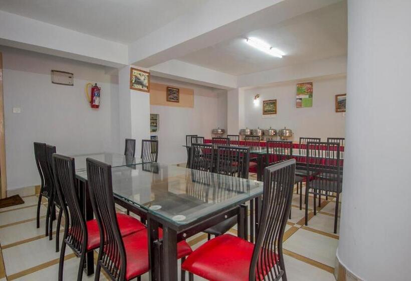 호텔 O Nourpem Residency