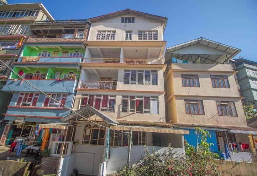 호텔 O Nourpem Residency