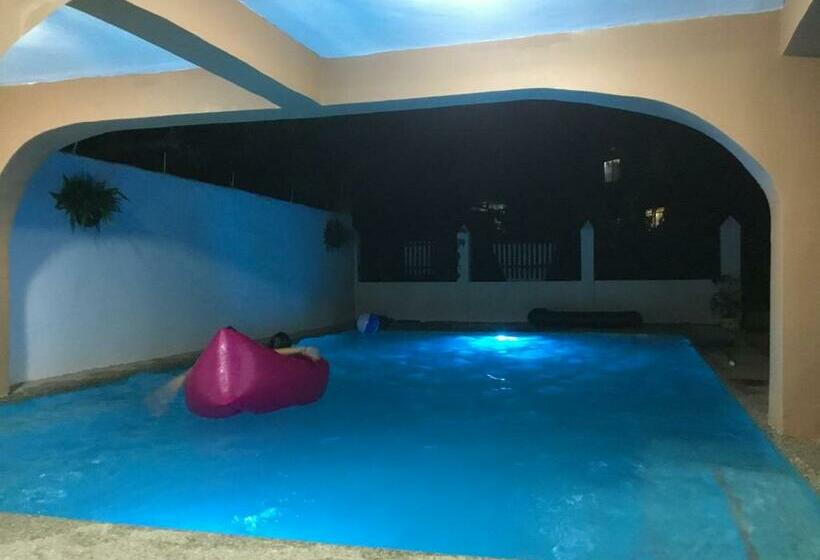 Larosa Hostel Bed And Breakfast