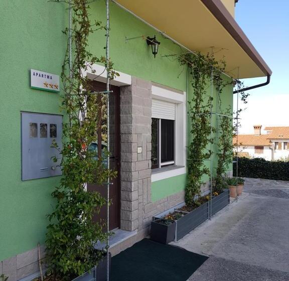 پانسیون Apartment And Rooms Parus