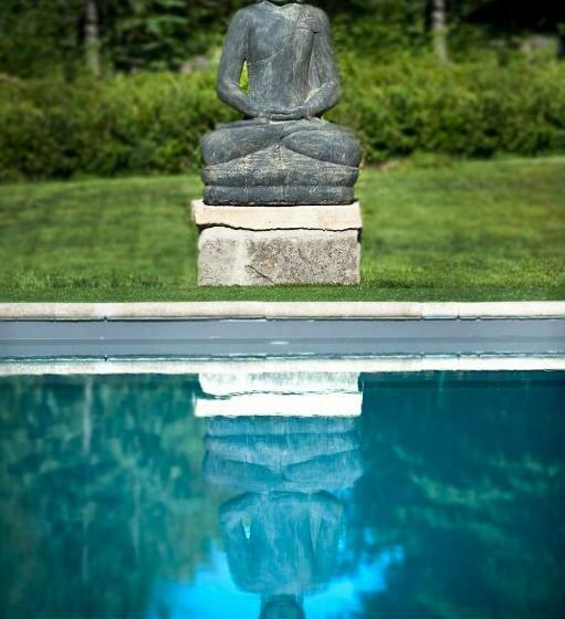 פנסיון Domaine De Carrière