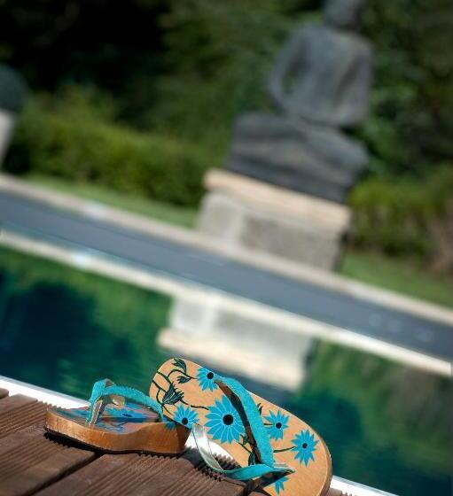 פנסיון Domaine De Carrière