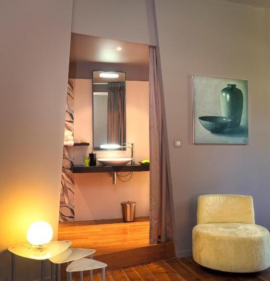 פנסיון Domaine De Carrière