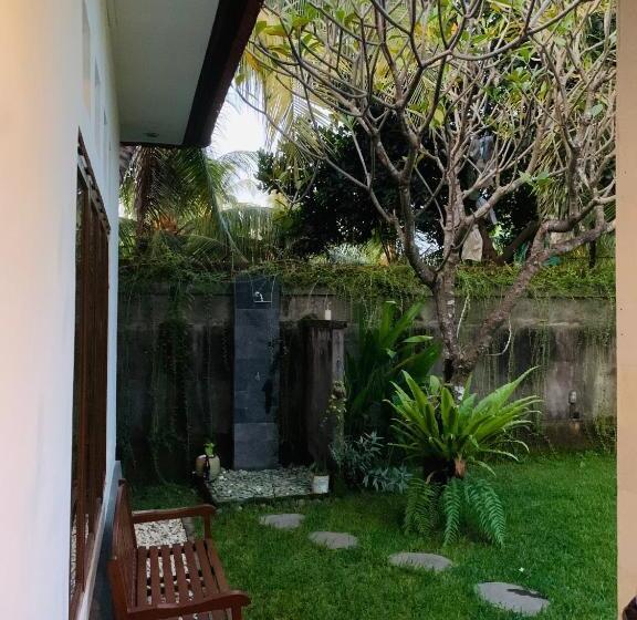 פנסיון Gede House Tejakula