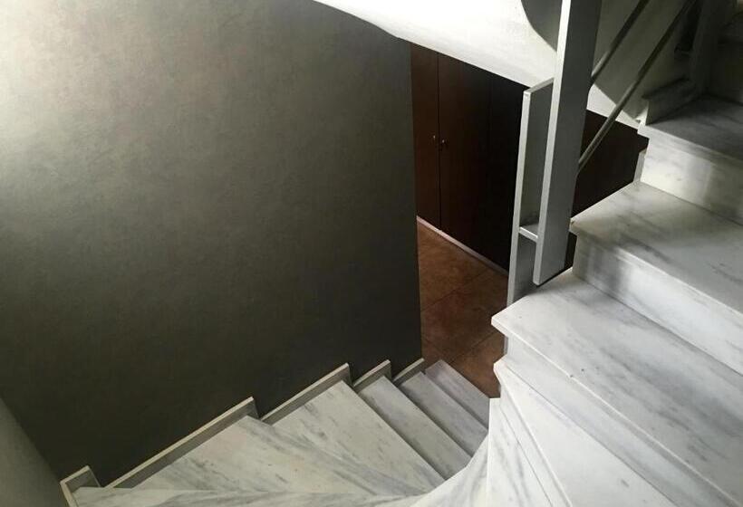 Mc Queen Rooms & Apartments