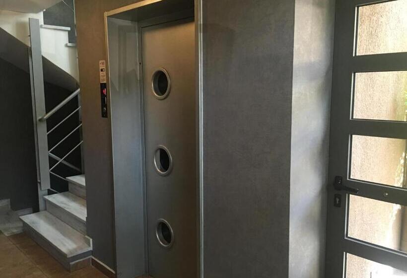 Mc Queen Rooms & Apartments