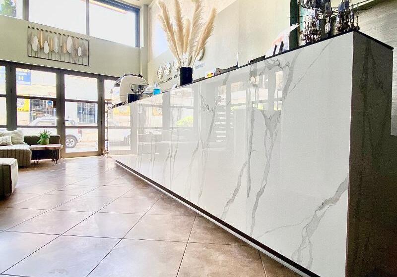 Mc Queen Rooms & Apartments