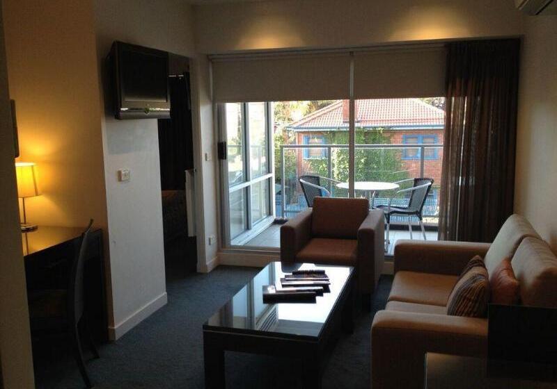 בית מלון כפרי St Kilda Central Apartments