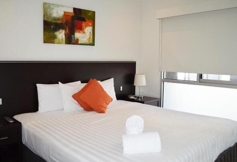 בית מלון כפרי St Kilda Central Apartments