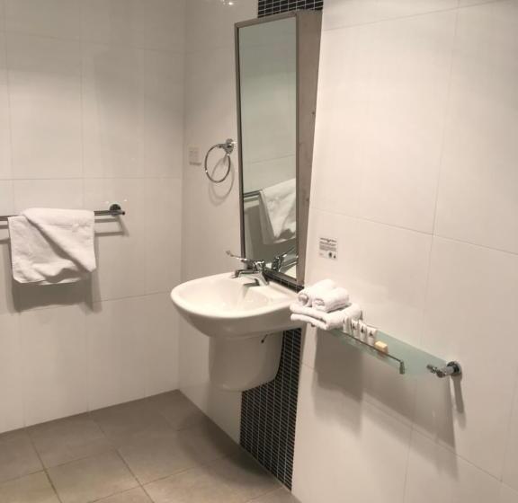 בית מלון כפרי St Kilda Central Apartments