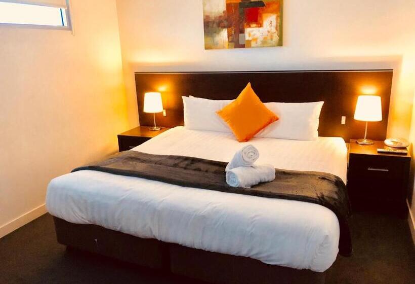 בית מלון כפרי St Kilda Central Apartments