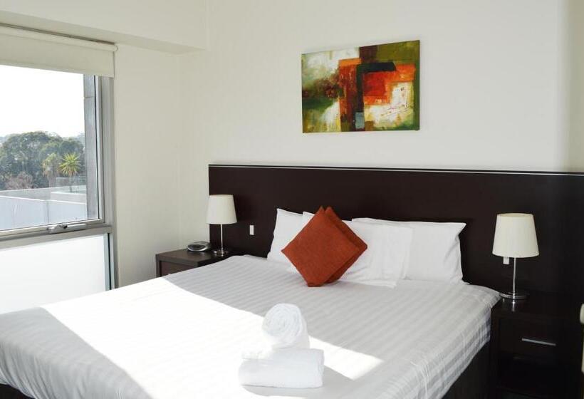 בית מלון כפרי St Kilda Central Apartments