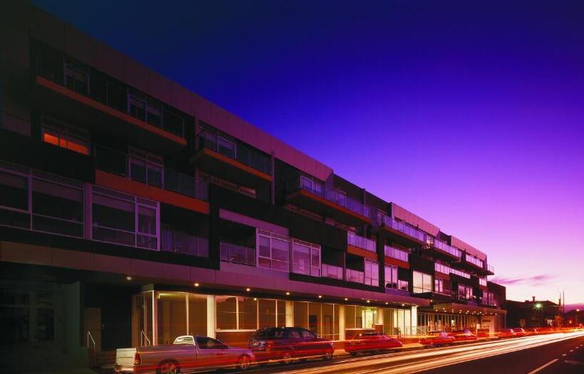 בית מלון כפרי St Kilda Central Apartments