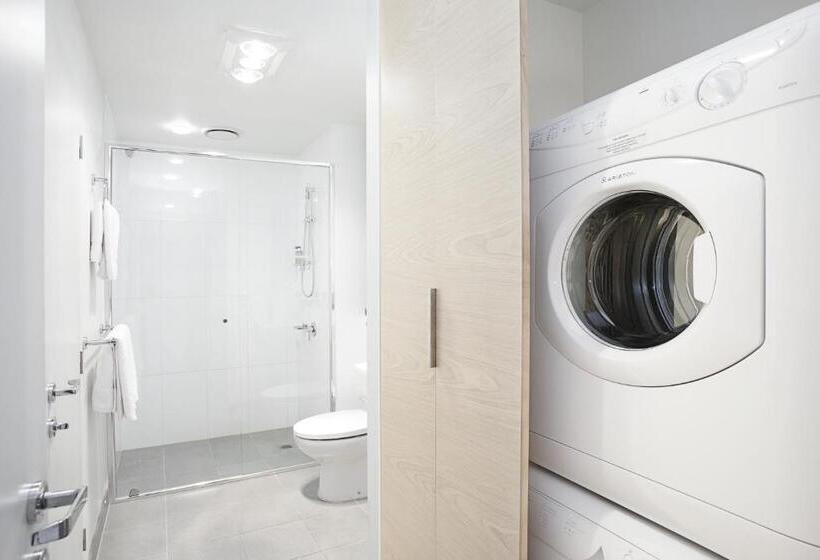 בית מלון כפרי St Kilda Central Apartments