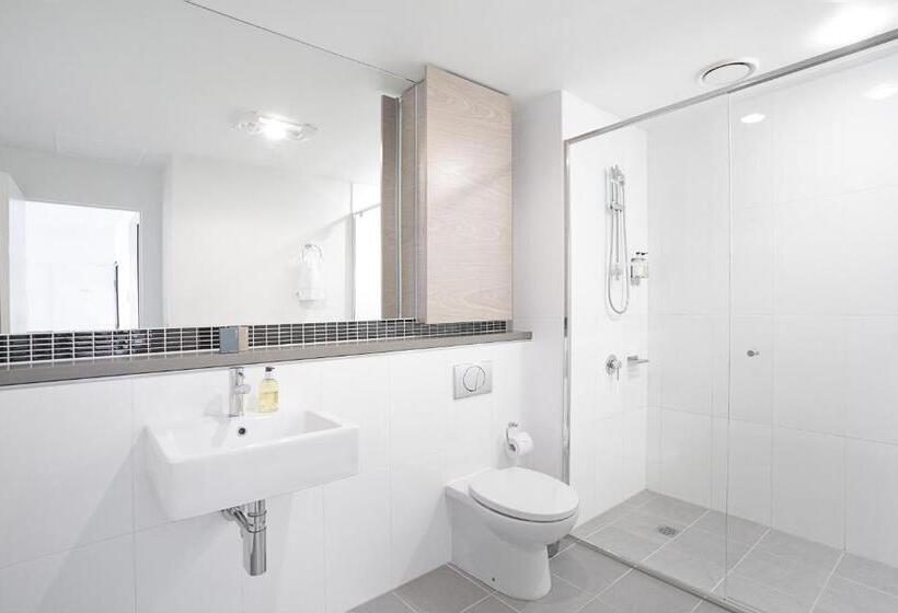 בית מלון כפרי St Kilda Central Apartments