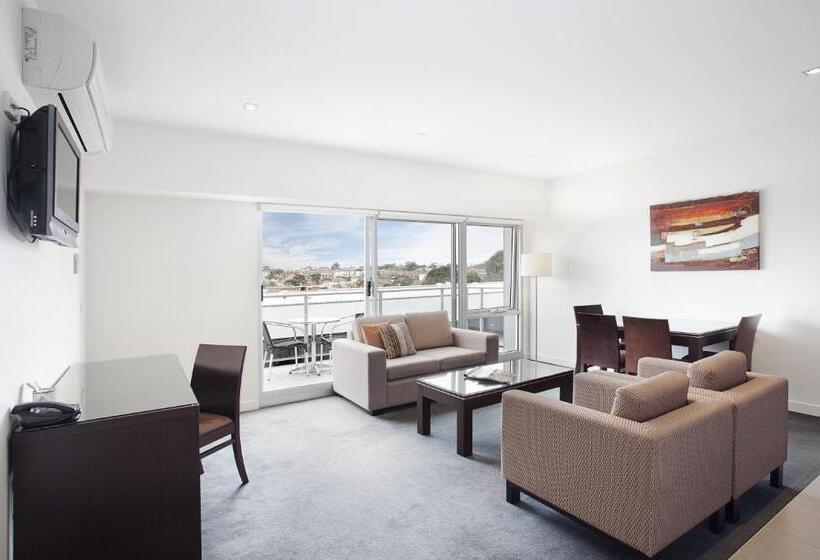 בית מלון כפרי St Kilda Central Apartments