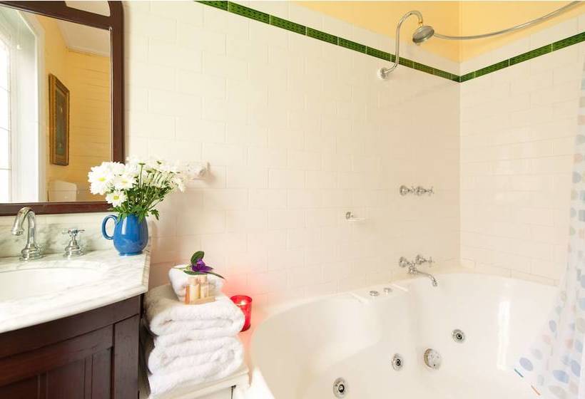 هتل Adeline Bed And Breakfast