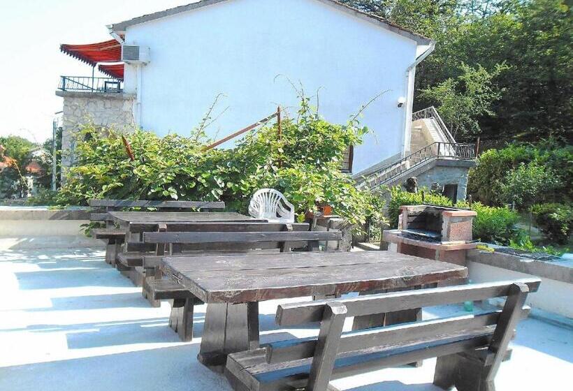 ホテル Apartment Biro Kestenovi