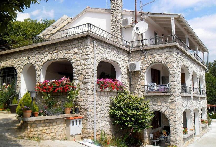 فندق Apartment Biro Kestenovi