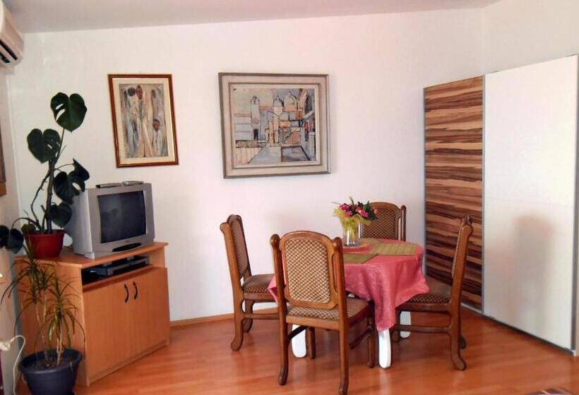 فندق Apartment Biro Kestenovi