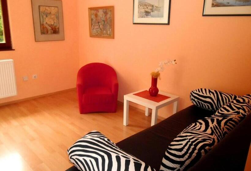 فندق Apartment Biro Kestenovi