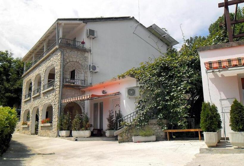 فندق Apartment Biro Kestenovi