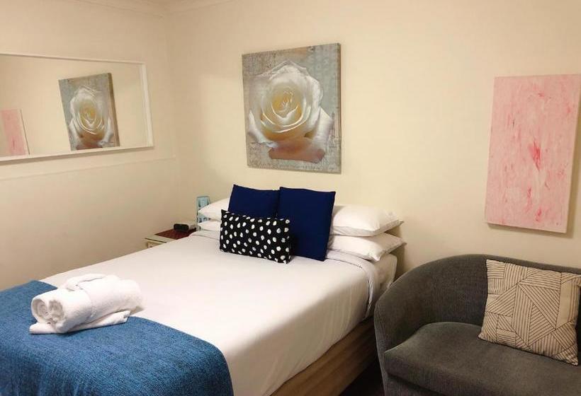 هتل Canberra Short Term & Holiday Accommodation