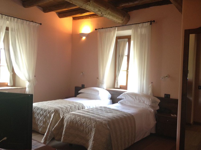 فندق Cascina Canova