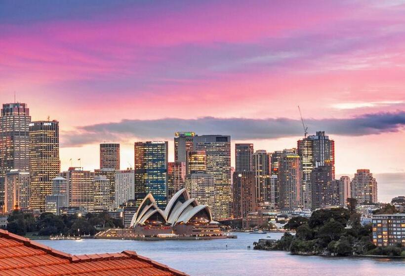 هتل Cremorne Point Manor