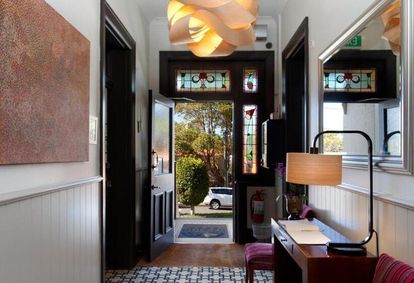 هتل Cremorne Point Manor