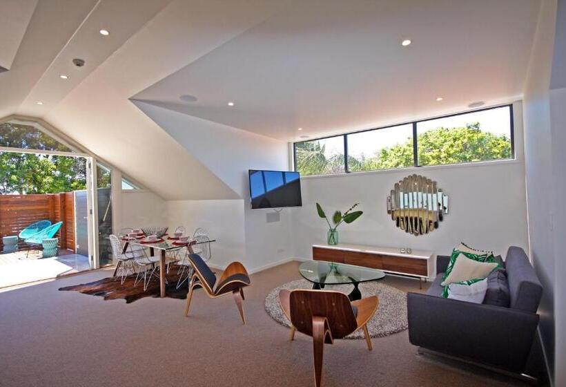 هتل Cremorne Point Manor