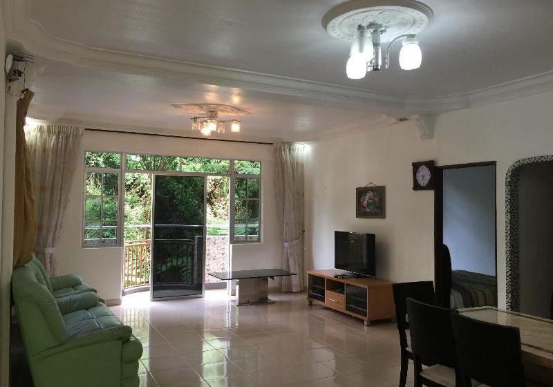 فندق Crown Imperial Court