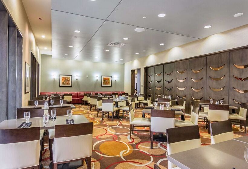 ホテル Embassy Suites Newark Airport