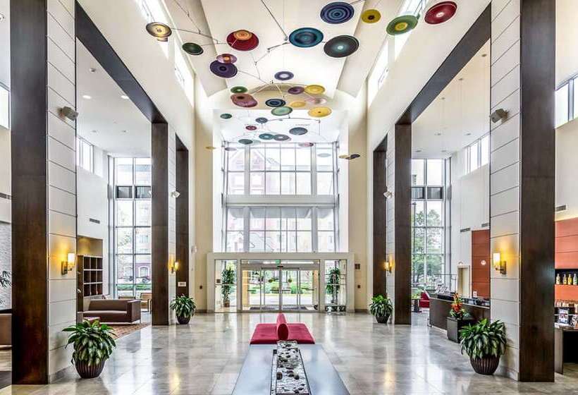 ホテル Embassy Suites Newark Airport