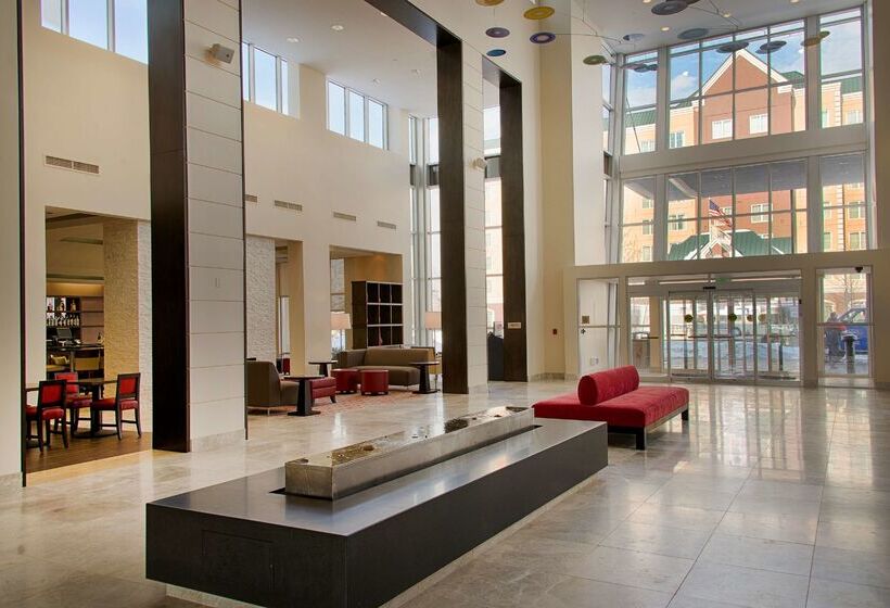 ホテル Embassy Suites Newark Airport