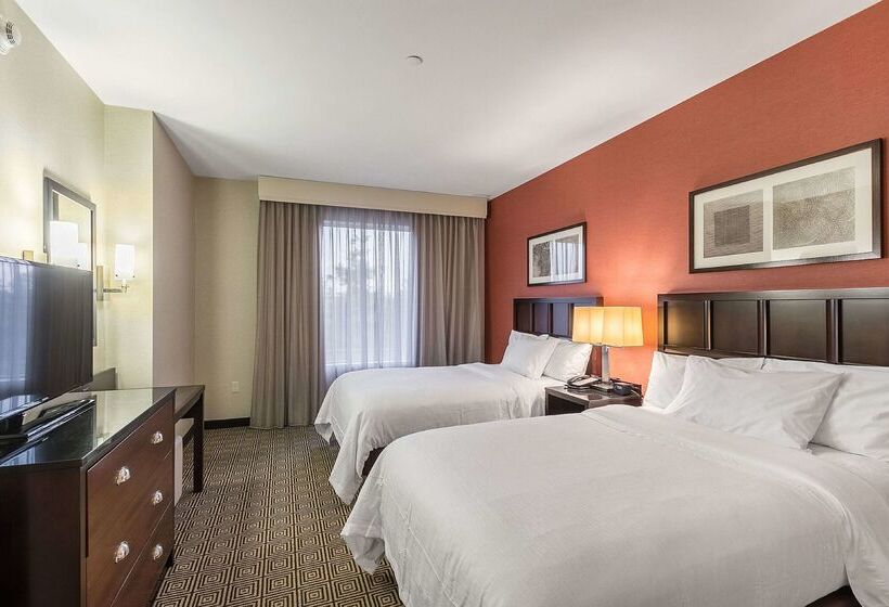 ホテル Embassy Suites Newark Airport