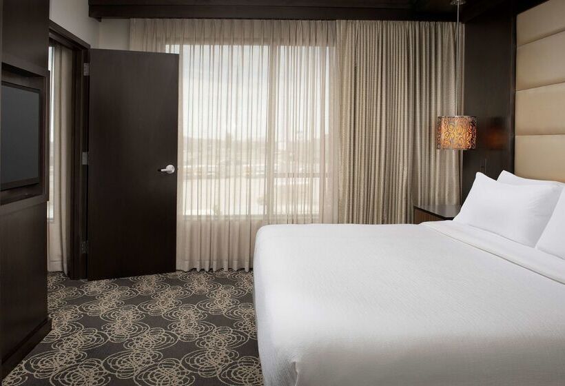 هتل Embassy Suites By Hilton Knoxville West