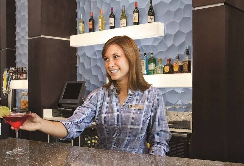 هتل Embassy Suites By Hilton Knoxville West