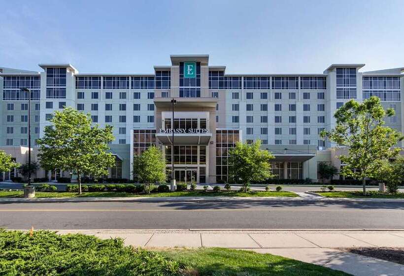 ホテル Embassy Suites Newark Airport