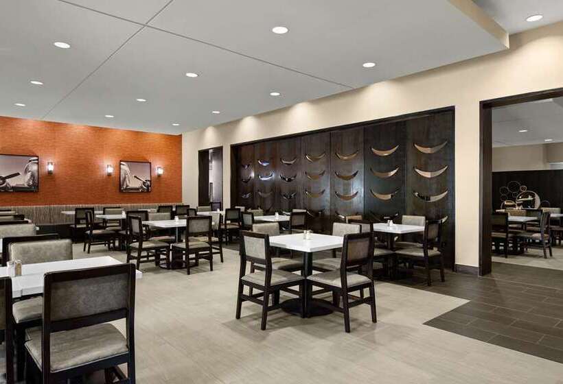 ホテル Embassy Suites Newark Airport