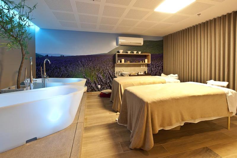 ホテル Esuites Savassi Toscanini