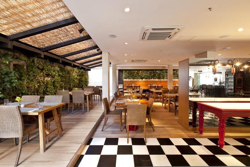 ホテル Esuites Savassi Toscanini